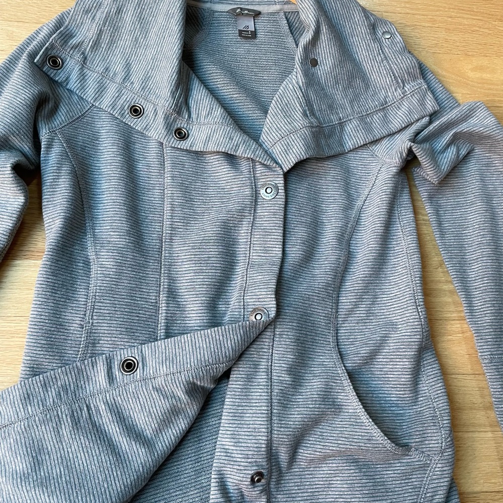 Women’s Eddie Bauer Snap Up Gray and Blue Jacket Size Small EUC - Picture 6 of 13